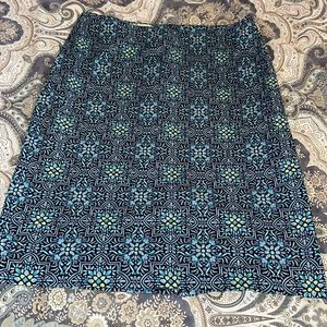 Size 8 Talbots skirt in beautiful shades of blue 22 inches